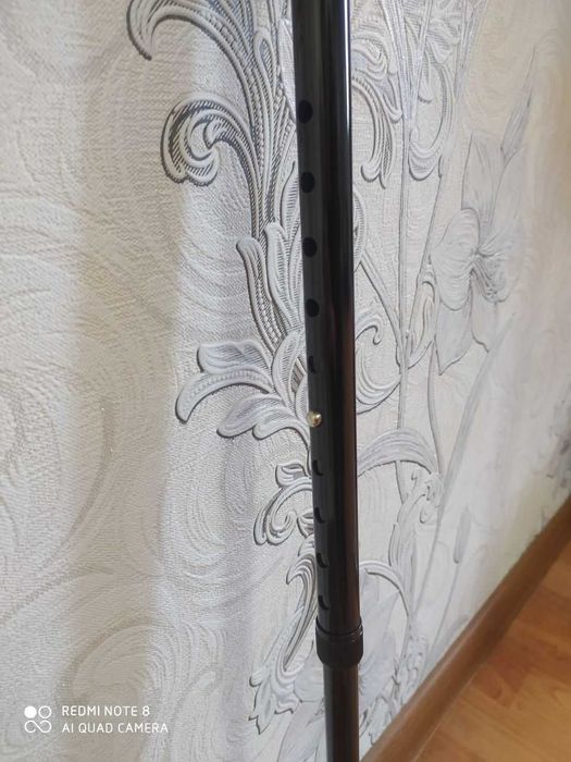 Доставка. Черная металлическая трость, удлиняется