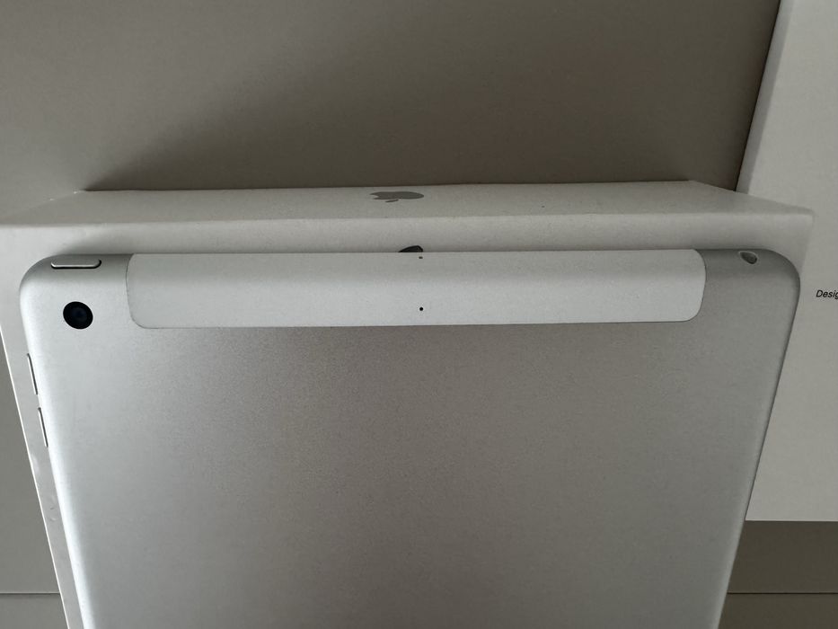 Ipad 8/ 32 GB + Cellular