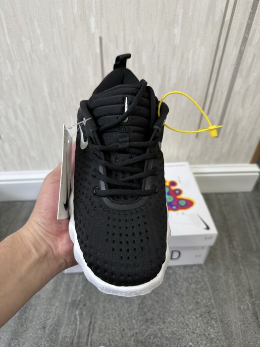 Продам кроссовки Nike Mind