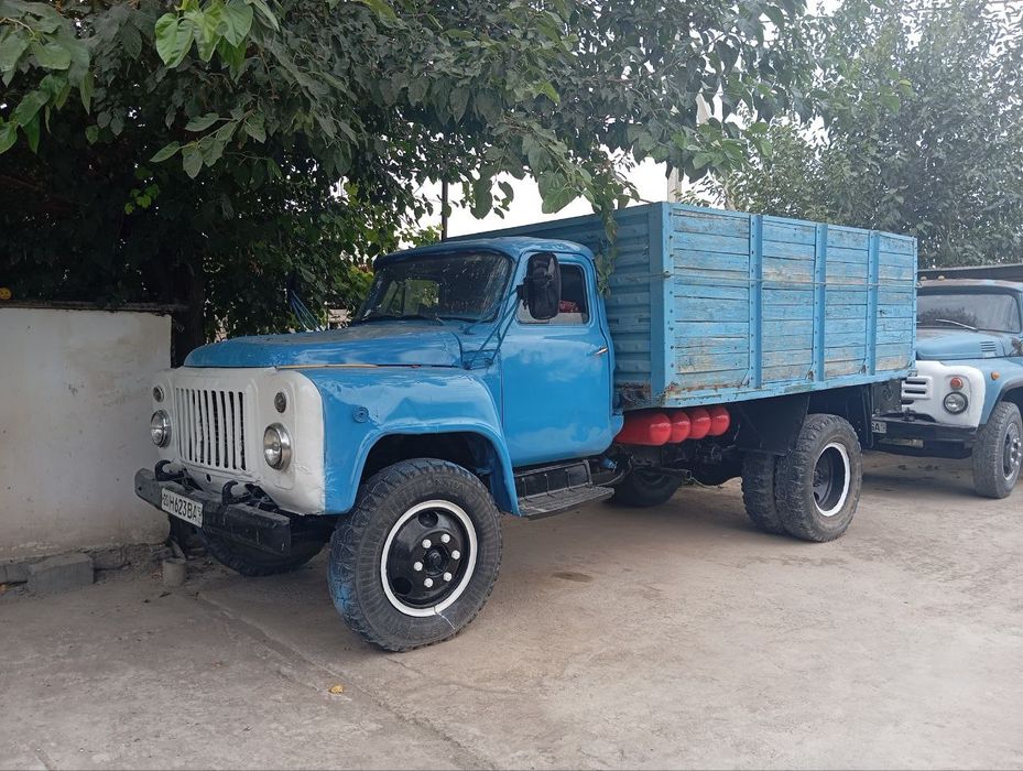 Gaz 5327 moshinasi naxadu barter bor