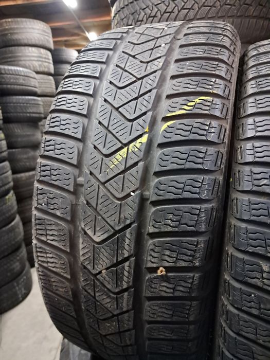 Anvelope second iarna 205 40 R17 Pirelli