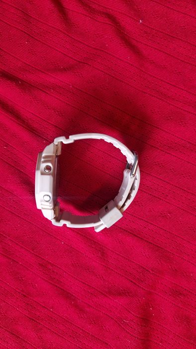 Часовник G-shock - цифров и аналогов