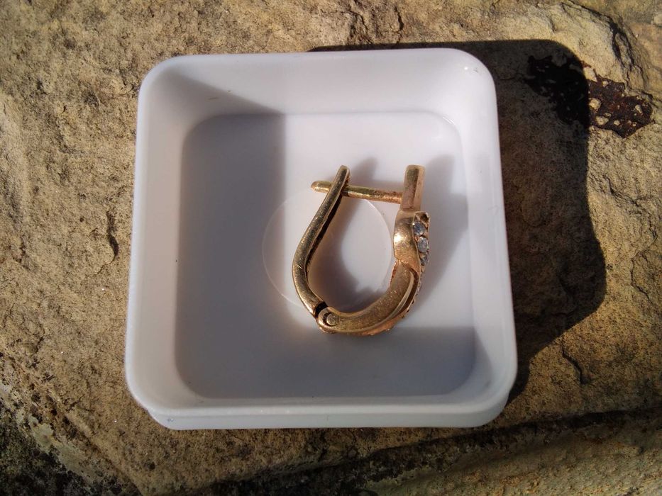 Златна обица  Полусърце