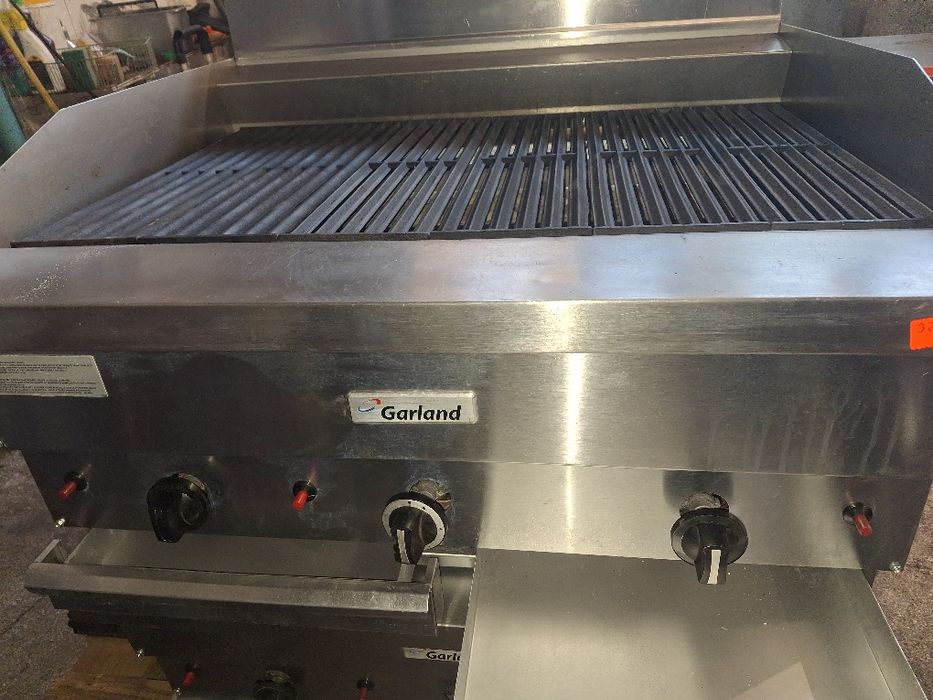 Скара на газ GARLAND с вулканични камъни