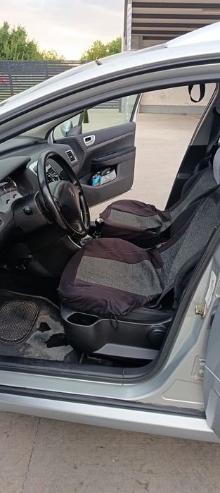 Продавам личния си автомобил