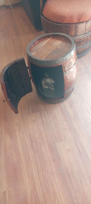 Мини бар от реставрирана дъбова  бъчва  уникална изработка  и стил  ..