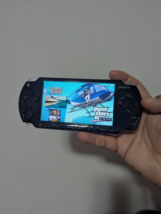 Psp 2004 modat cu jocuri card 64gb