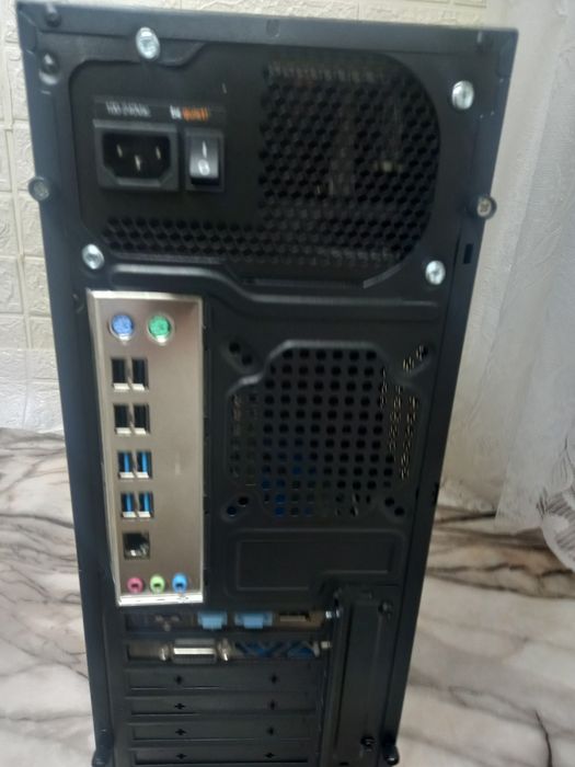 Kомпютър Intel Xeon E5-2680 v4 32gb DDR4 RX 580 8G