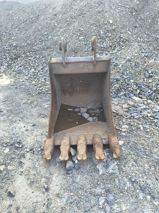 Ekskvator sotiladi 210 tali xoladi yaxshi