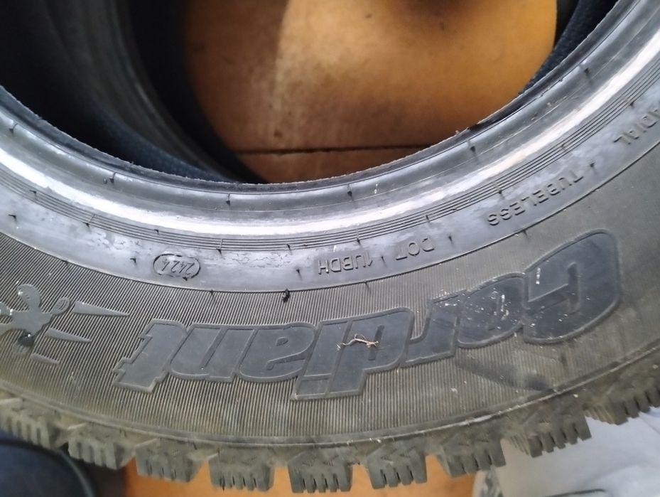 Продам 2 зимние шины 215/65R16