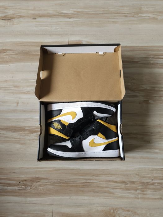 Оригинални мъжки кецове Nike Air Jordan 1 Mid White Pollen Black