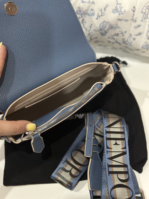 Сумка Emporio Armani.