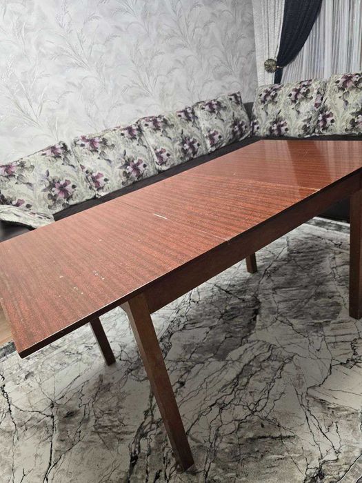 Продаётся стол обеденный полированный СССР 2 шт.