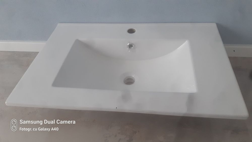 Chiuvetă baie pe mobilier 71 / 46 cm