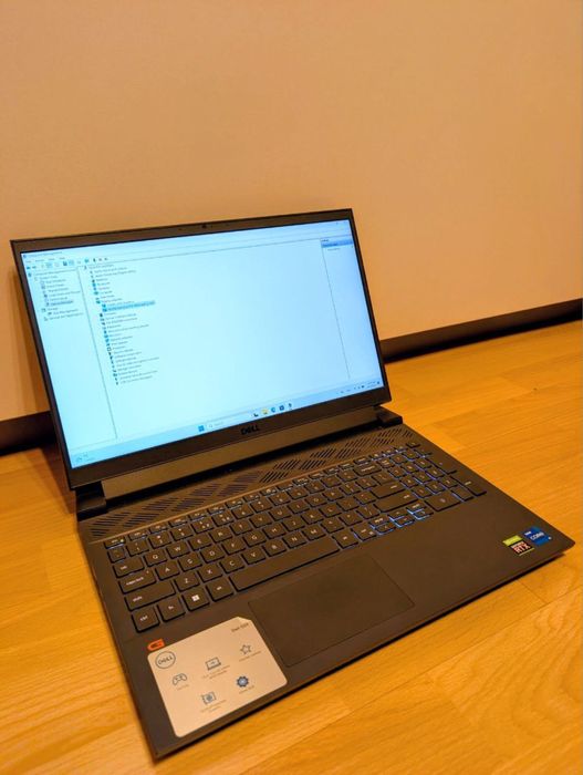 Продавам Геймърски лаптоп Dell G15 с 32GB RAM и RTX 3050