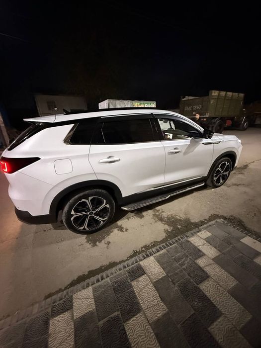 Мошина срочно сотиладе Dongfeng Huge