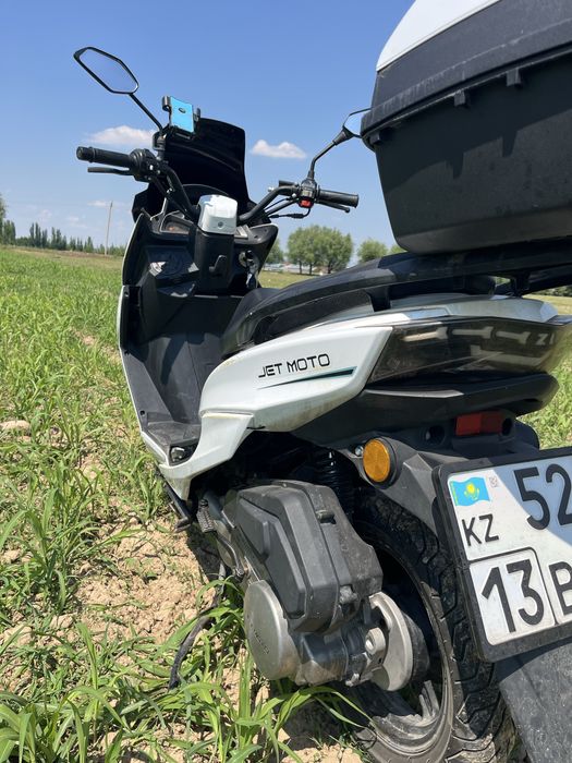 Продам макси скутер с доками
