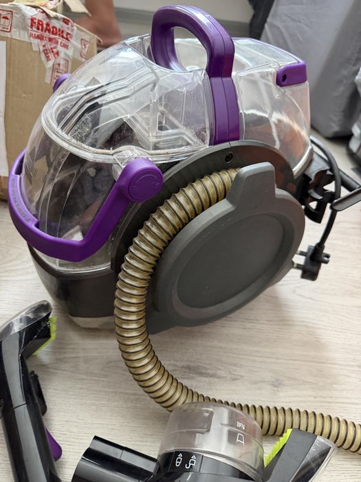 Aspirator profesional cu apa