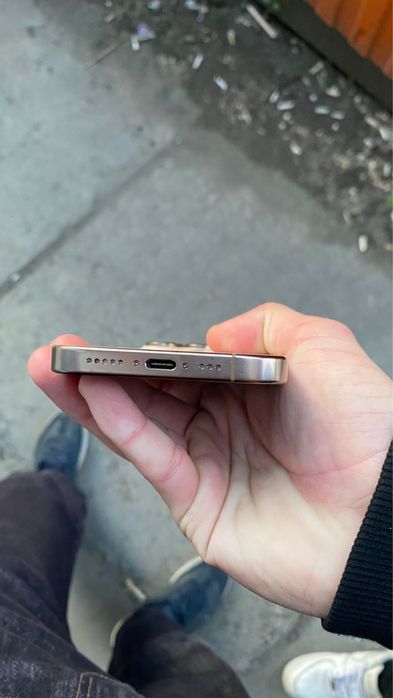 iPhone 16pro с гарантей