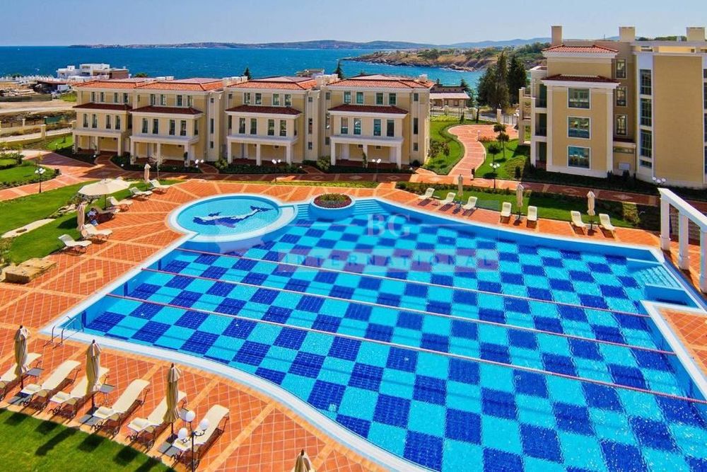 Продава се Двустаен апартамент в Черноморец - 80 кв.м за 940 €/кв.м - Снимка #1