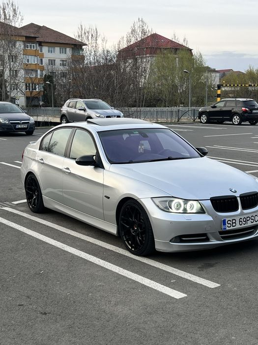 BMW E90 320d FULL Trapa Automat Navi Scaune Incalzite Suport Pahare