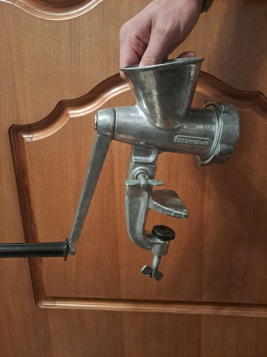 Продам мясорубку советскую