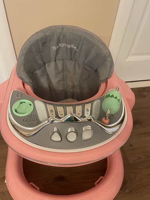 Premergător BabyWalker roz cu lumini și sunete