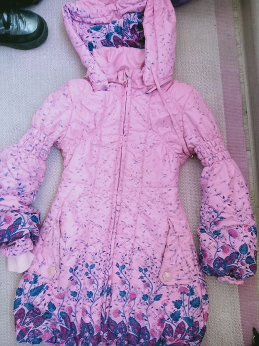 Продам куртки на девочку