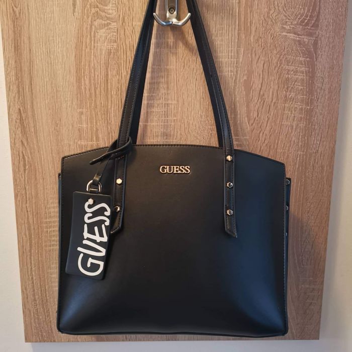 Дамска чанта Guess