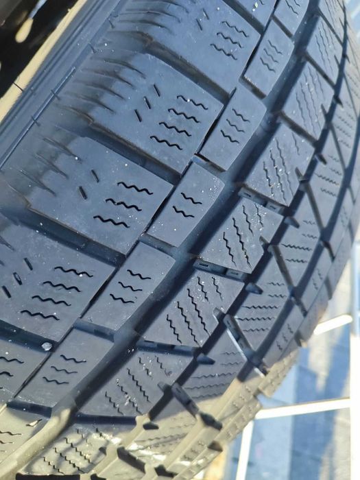 260 - 4бр. Стоманени джанти 16'' 5x114.3 с гуми 215/65R16 Renault