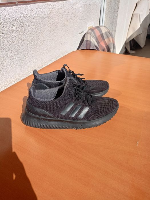 Vând pantofi sport Adidas produs de calitate superioara mărimea 43 1/2