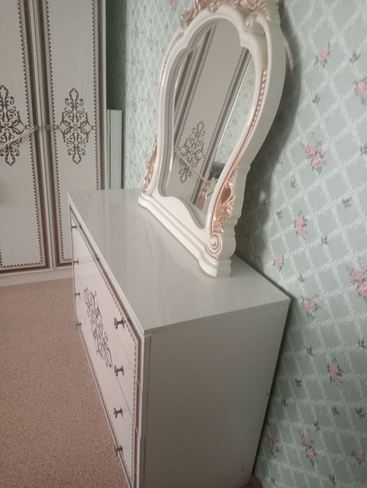 В продаже спальный гарнитур