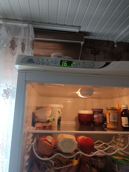 Продается 2 холодильника атлант  высота 195