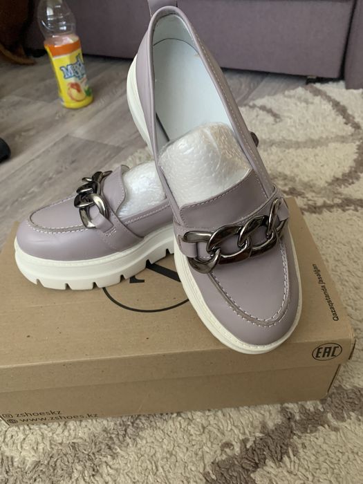 Продам лоферы новые