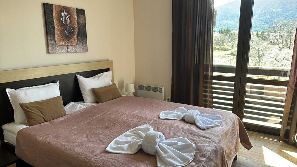 Дава се под наем Двустаен апартамент в Банско - 70 кв.м за 800 € - Снимка #2