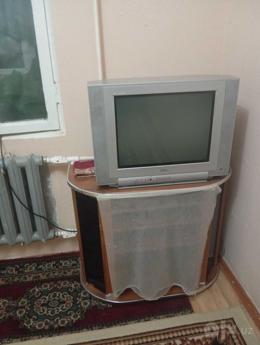 2ta Gilam 4ta shkaf sotiladi hammasi 800000sum