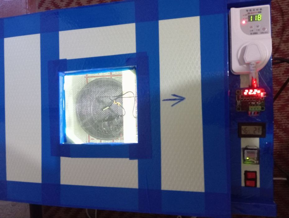 Inkubator 60 tali 12/220v ishlaydi
