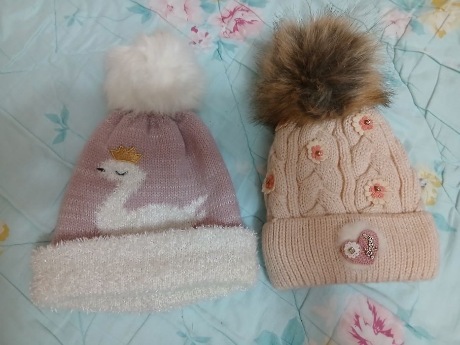 Продам шапочки на девочку