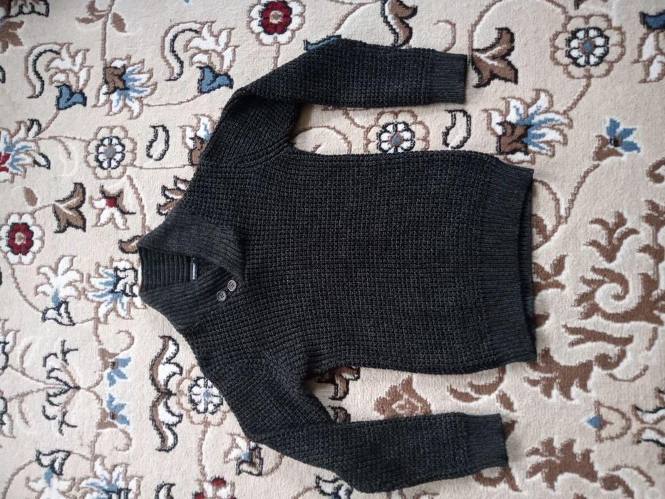 Продам свитер на мальчика