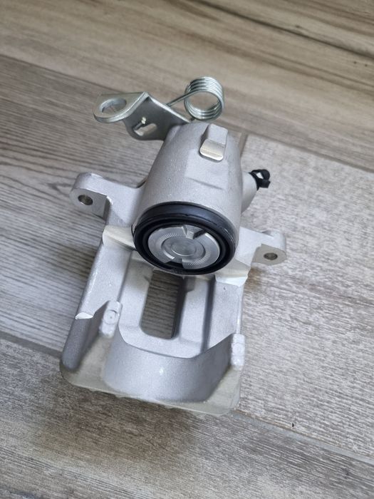 Etrier frana NOU spate stanga/dreapta Golf 4 Bora A3 8l Octavia 2 Leon