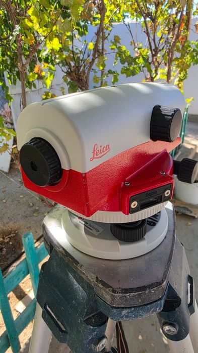 Продается нивелир Leica NA 720