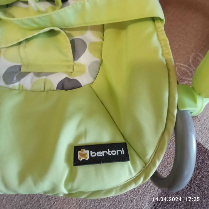 Продавам изгодно бебешки шезлонг