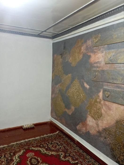 Abduraxmonov yòlida 3 sotuk 6 xonali uy sotiladi