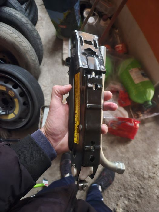 Kрик с ключ за Vw Audi в перфектно състояние