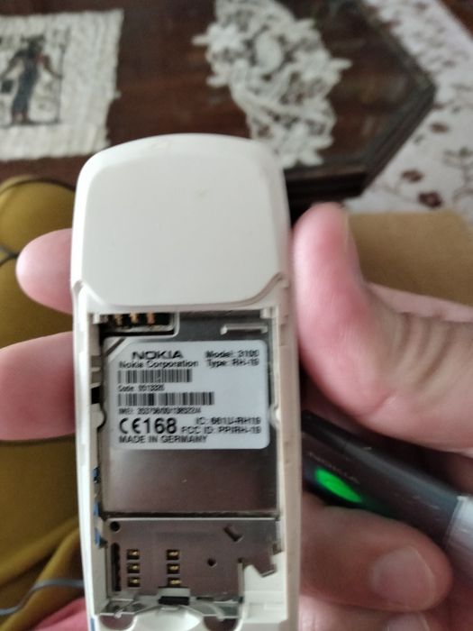 Huawei p20 lite și Nokia 3100 Made în Germany