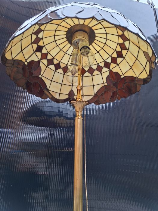 Lampadar stil Tiffany