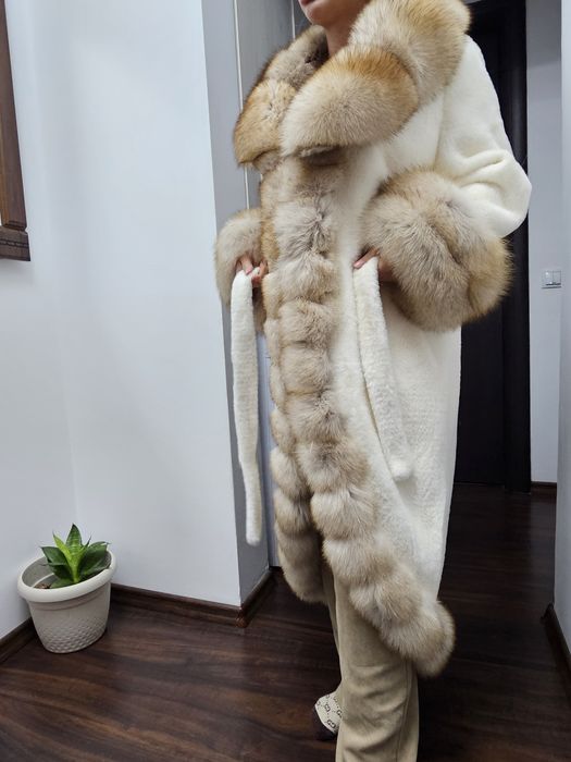 Haina din blana naturala