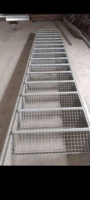 Scari zincate pe comandă