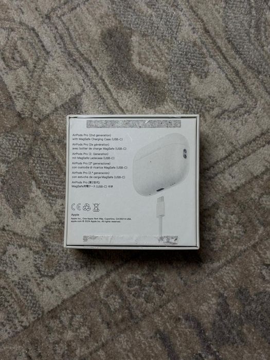 AirPods почти новые