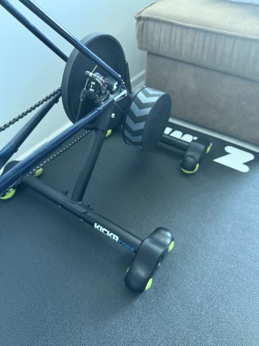 Wahoo Kickr Core + Zwift Play + Mat
